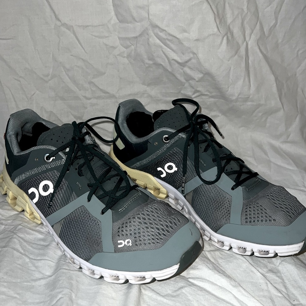 ON WOMENS RUNNING SHOES